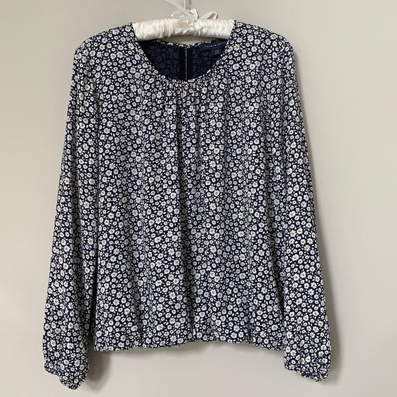 Tommy Hilfiger Tops - Tommy Hilfiger black ditzy floral print blouse long sleeve elastic hem size L